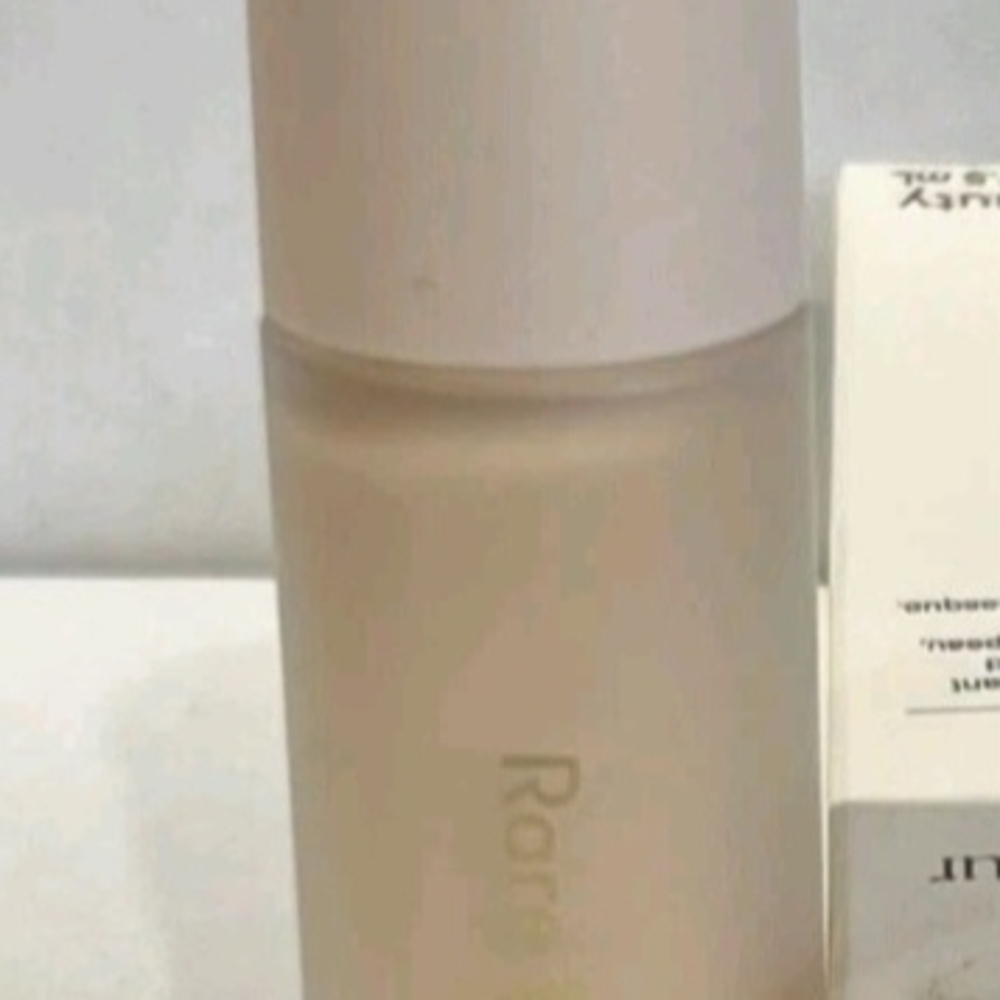 Rare Beauty Liquid Touch Foundation 110N